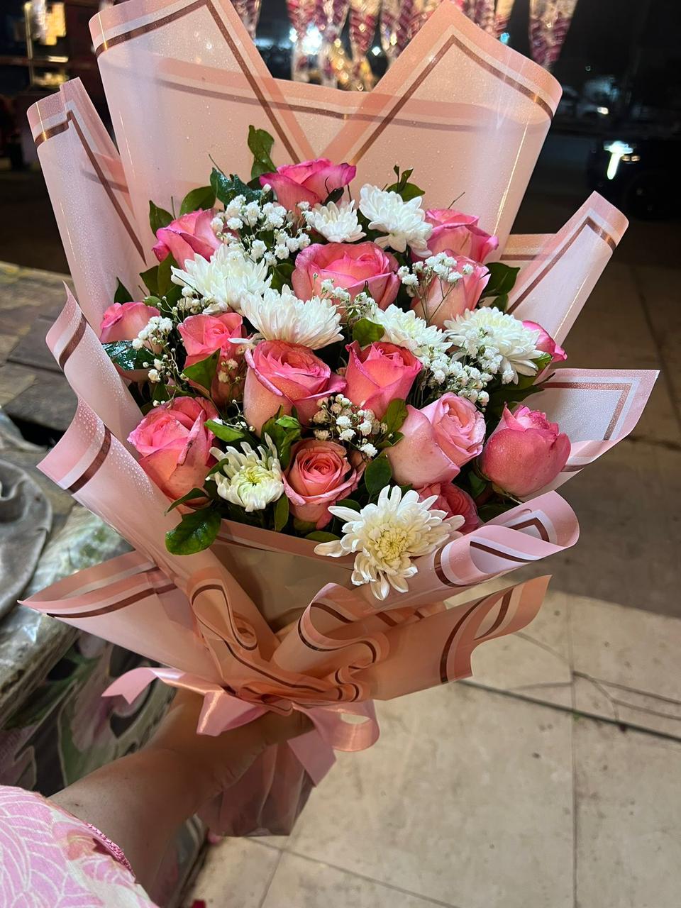 Order Fresh Roses Online with Same Day Flowers Delivery in Karachi